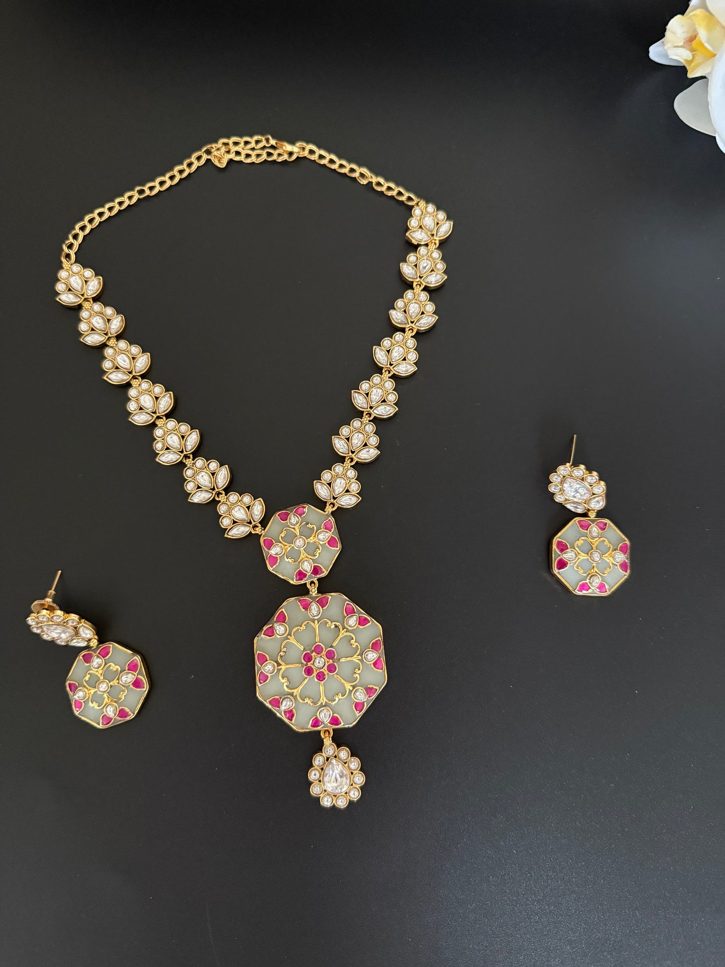 Lotus Kundan Pendant Set