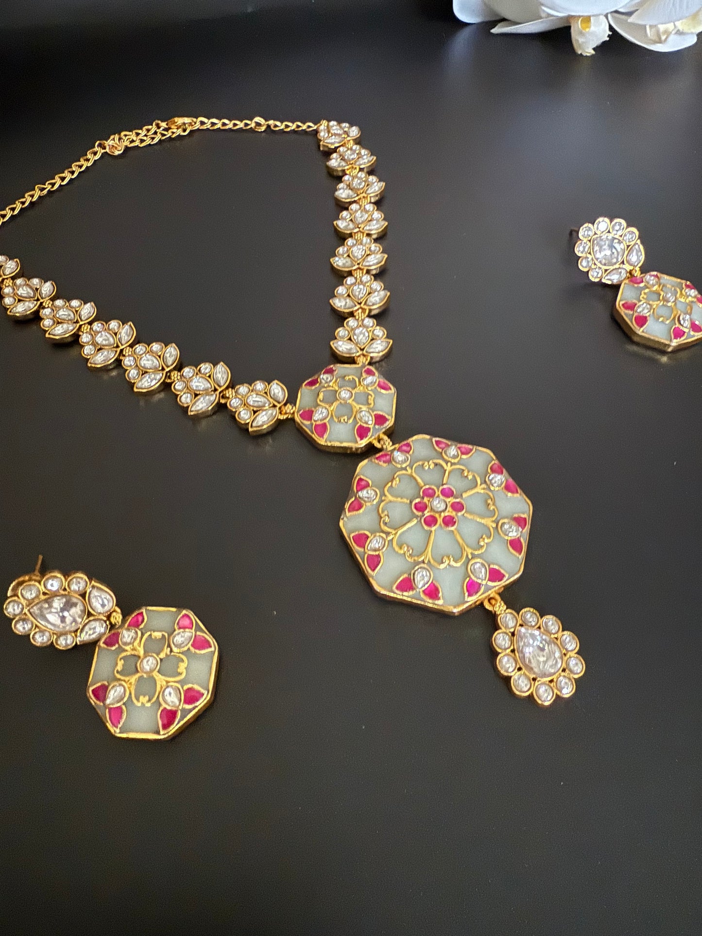 Lotus Kundan Pendant Set
