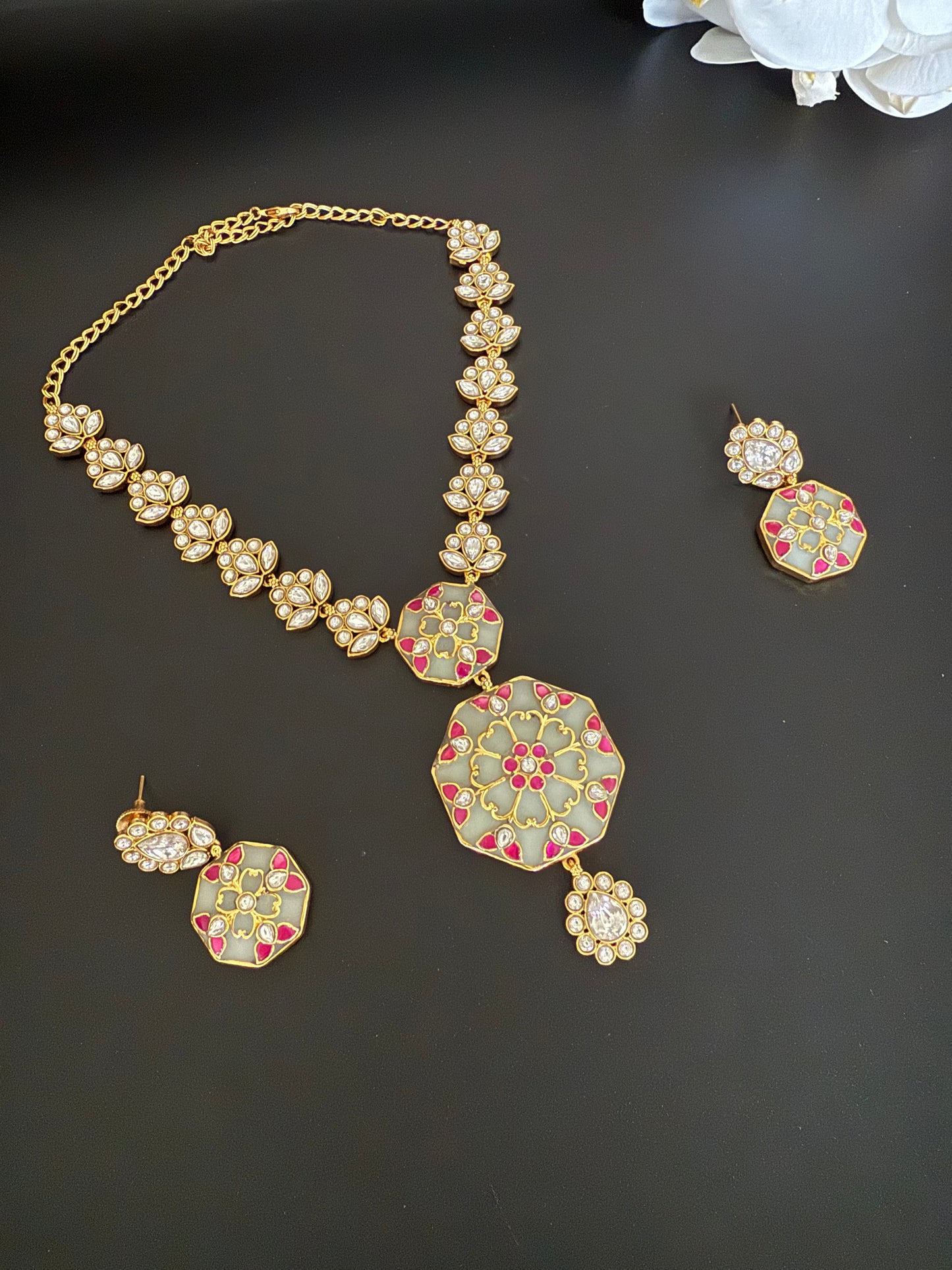 Lotus Kundan Pendant Set
