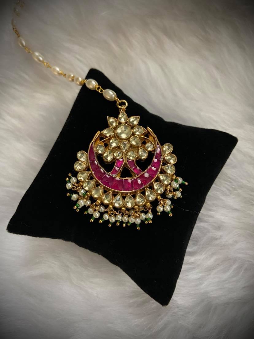 Kundan Maang Tikka by Vibgyor