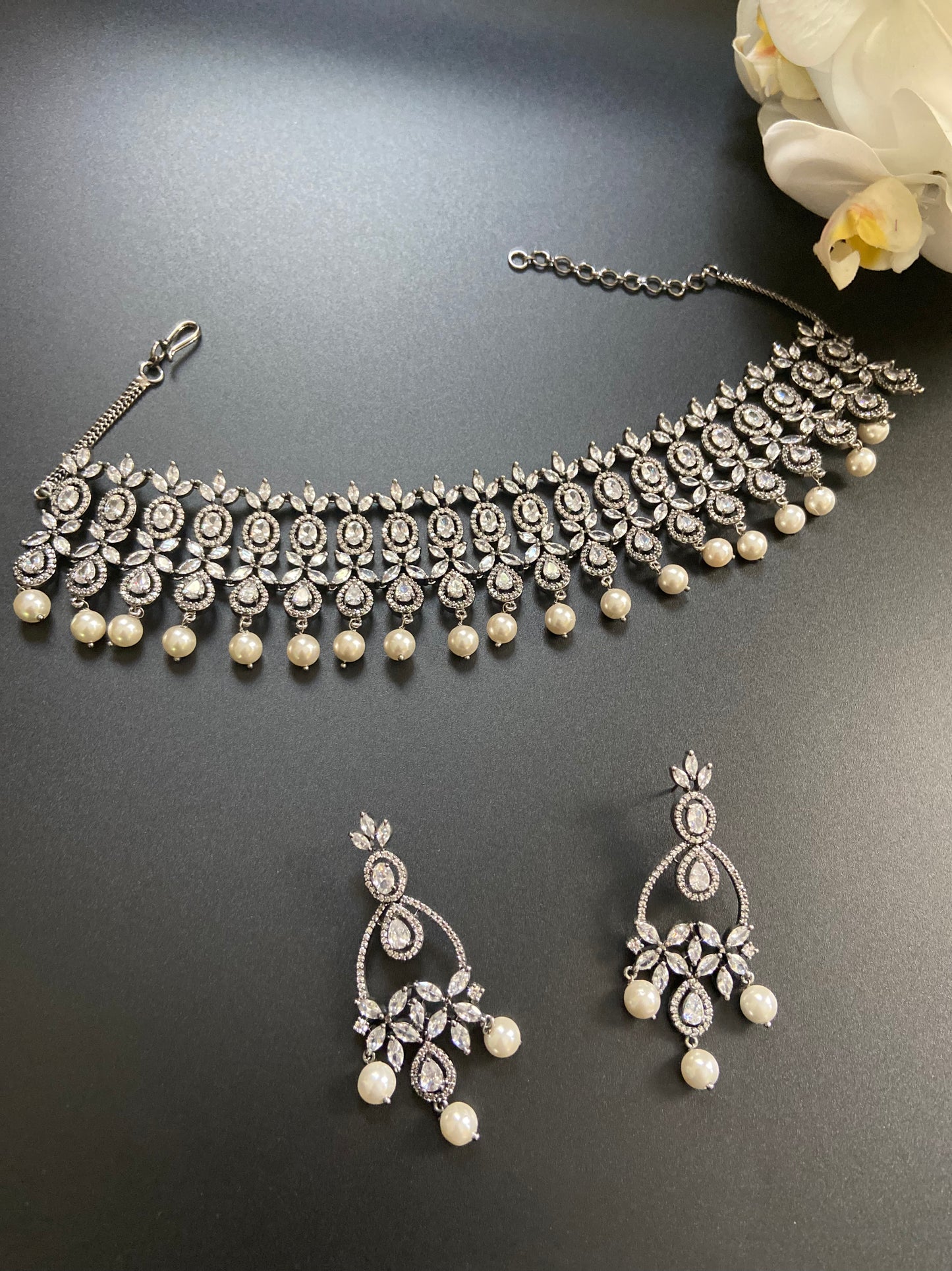 Pearly Fusion Choker Set