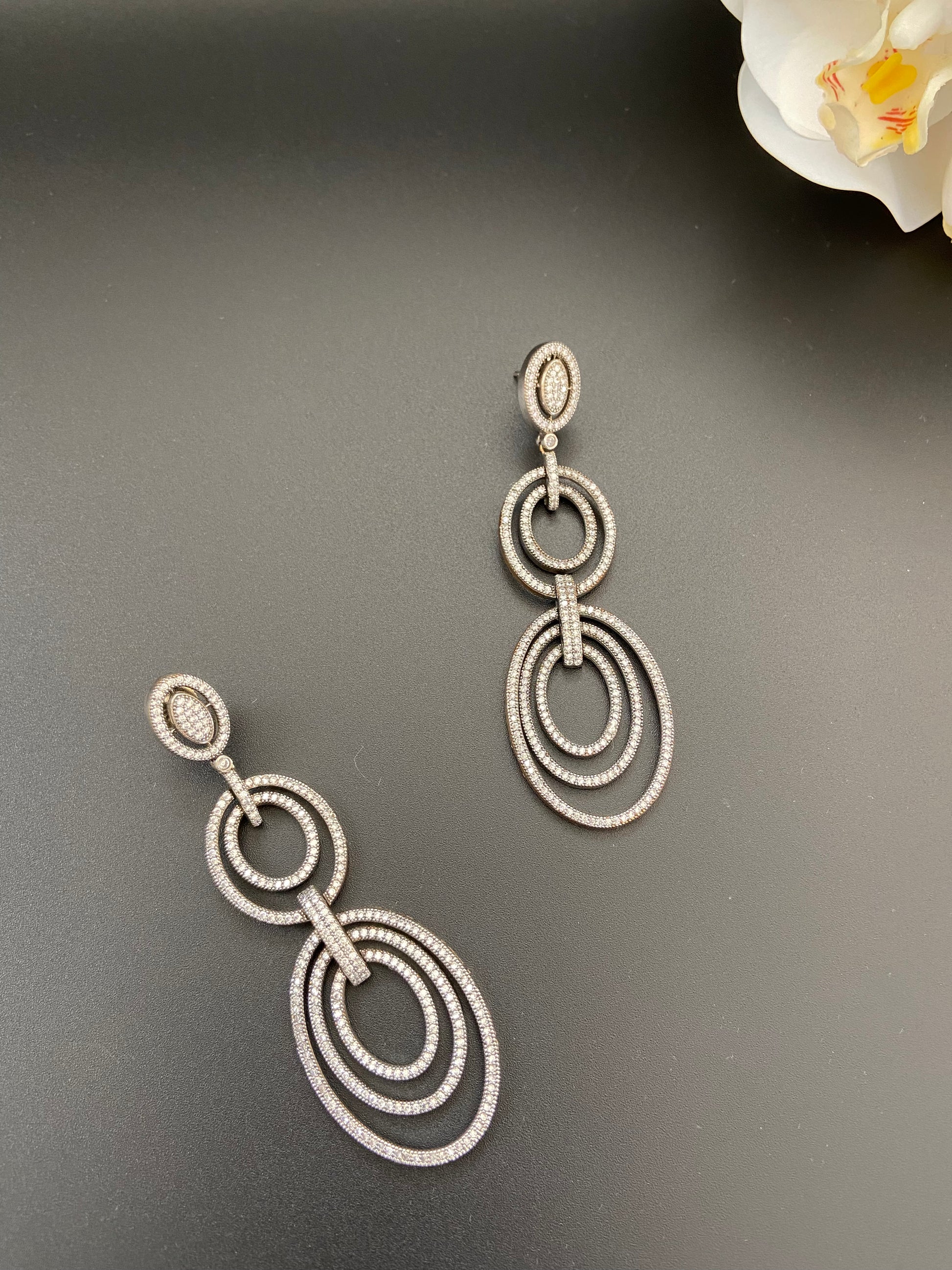 Chandelier earrings