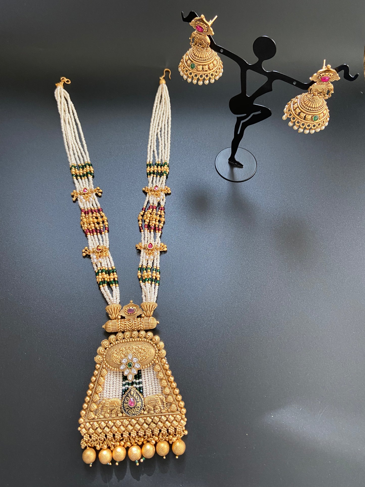 Classic Necklace Set