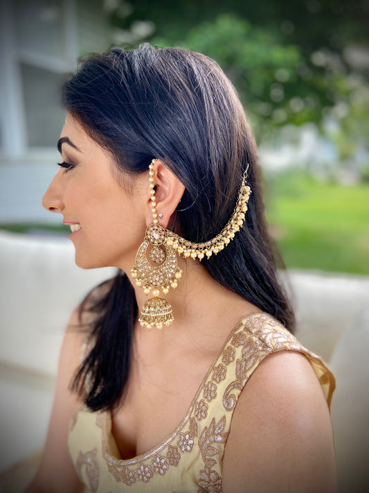 Enticing Earring Tikka Set