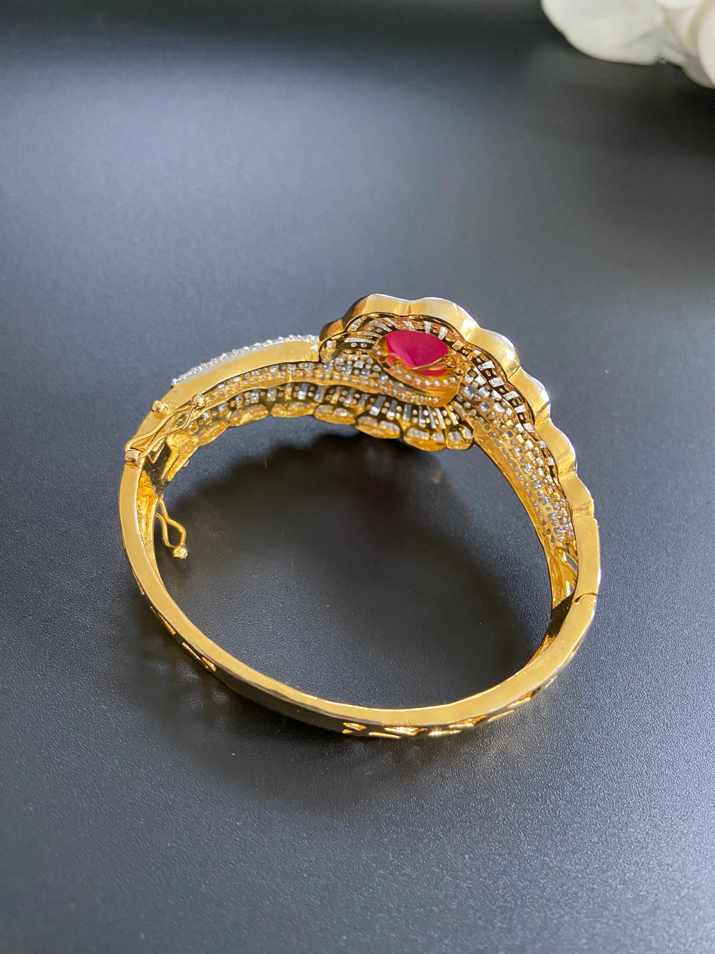 Dazzling Kada