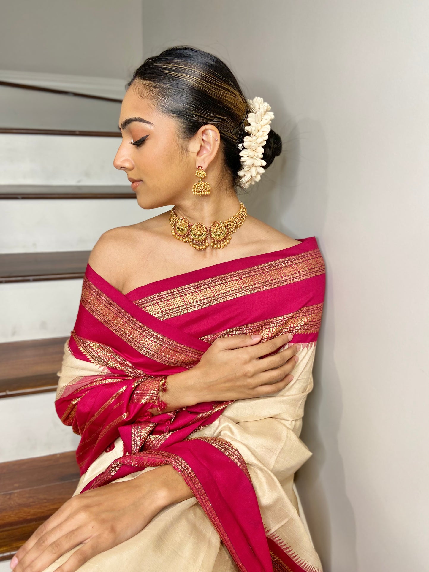 Temple Choker Set