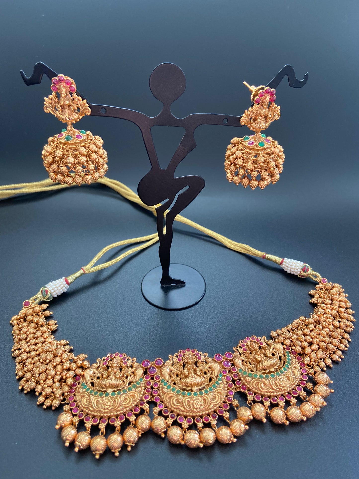 Temple Choker Set