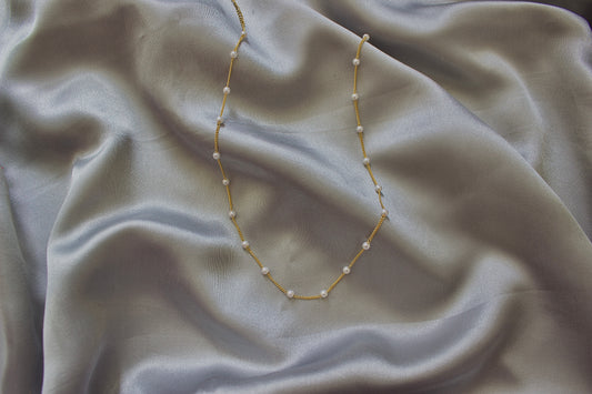 Spaced out pearl necklace