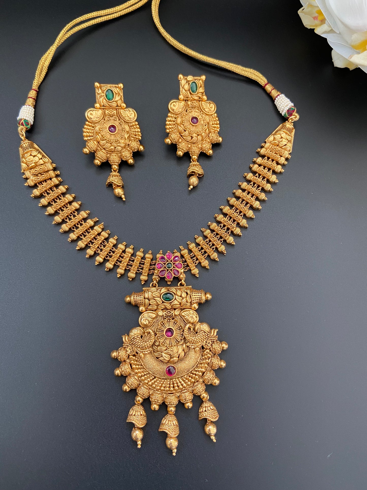 Temple Choker Set